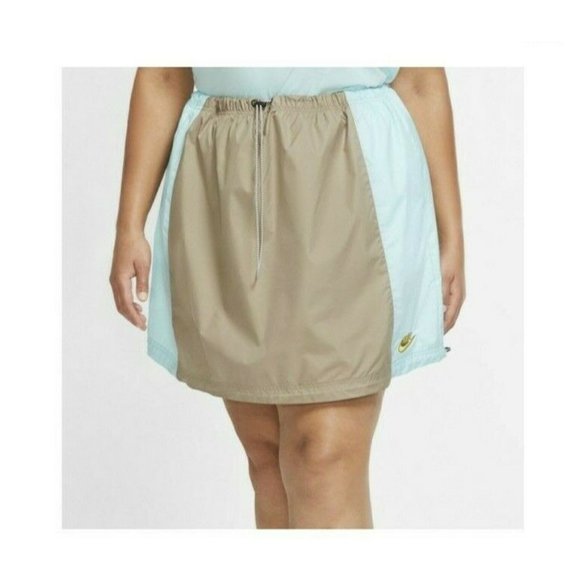 ❤️SOLD❤️Nike Womens Sportswear Icon Clash Woven S - Picture 5 of 5